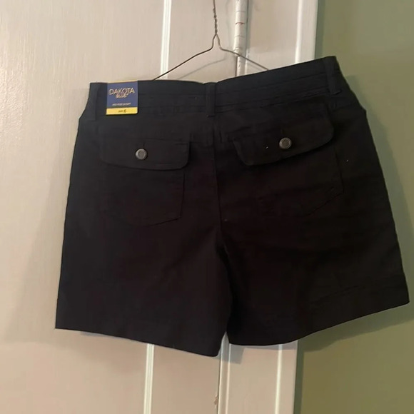 Dakota Blue Women's Short Mid Rise Pocket Flaps with Button Black - Picture 5 of 10